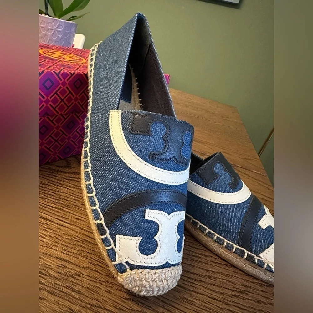 NWT! NEW! Tory Burch Poppy Canvas Leather Mixed Espadrilles -Denim Size US 5.5
